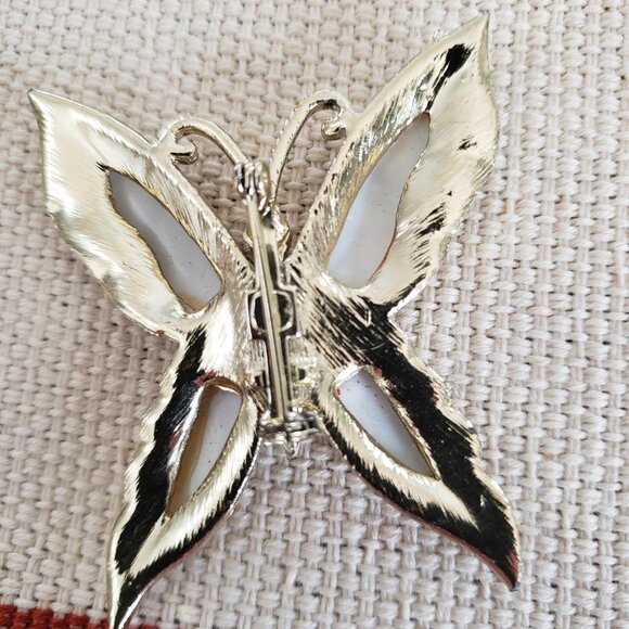 Beautiful Butterfly Brooch - Picture 2 of 2